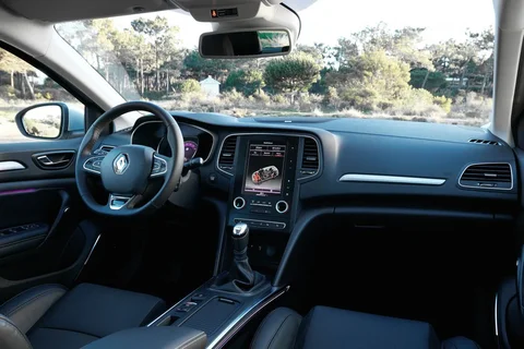 Renault Mégane TCe 115 Limited 2018 view 4