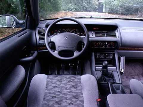 Renault Safrane 2.2i 1995 view 4