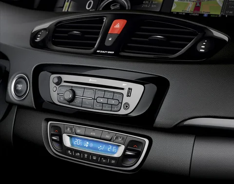 Renault Scénic dCi 110 Dynamique 2012 view 2