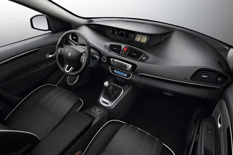 Renault Scénic dCi 110 Dynamique 2012 view 7