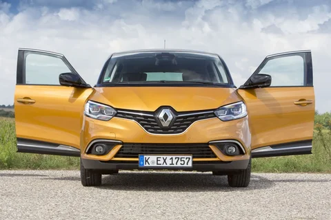 Renault Scénic dCi 110 Initiale Paris 2017 view 3