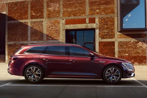 Renault Talisman Estate TCe 160 Business Initiale Paris 2020 view 2