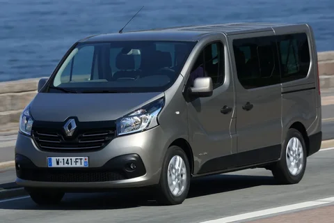Renault Trafic Passenger dCi 95 Energy Expression 2015 view 7