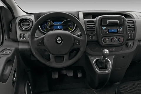 Renault Trafic Passenger dCi 95 Energy Expression 2015 view 6