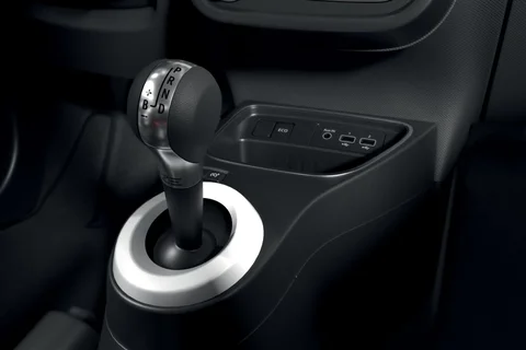 Renault Twingo Electric Vibes 2020 view 4