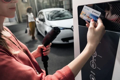 Renault Zoe R90 Limited 2018 view 12