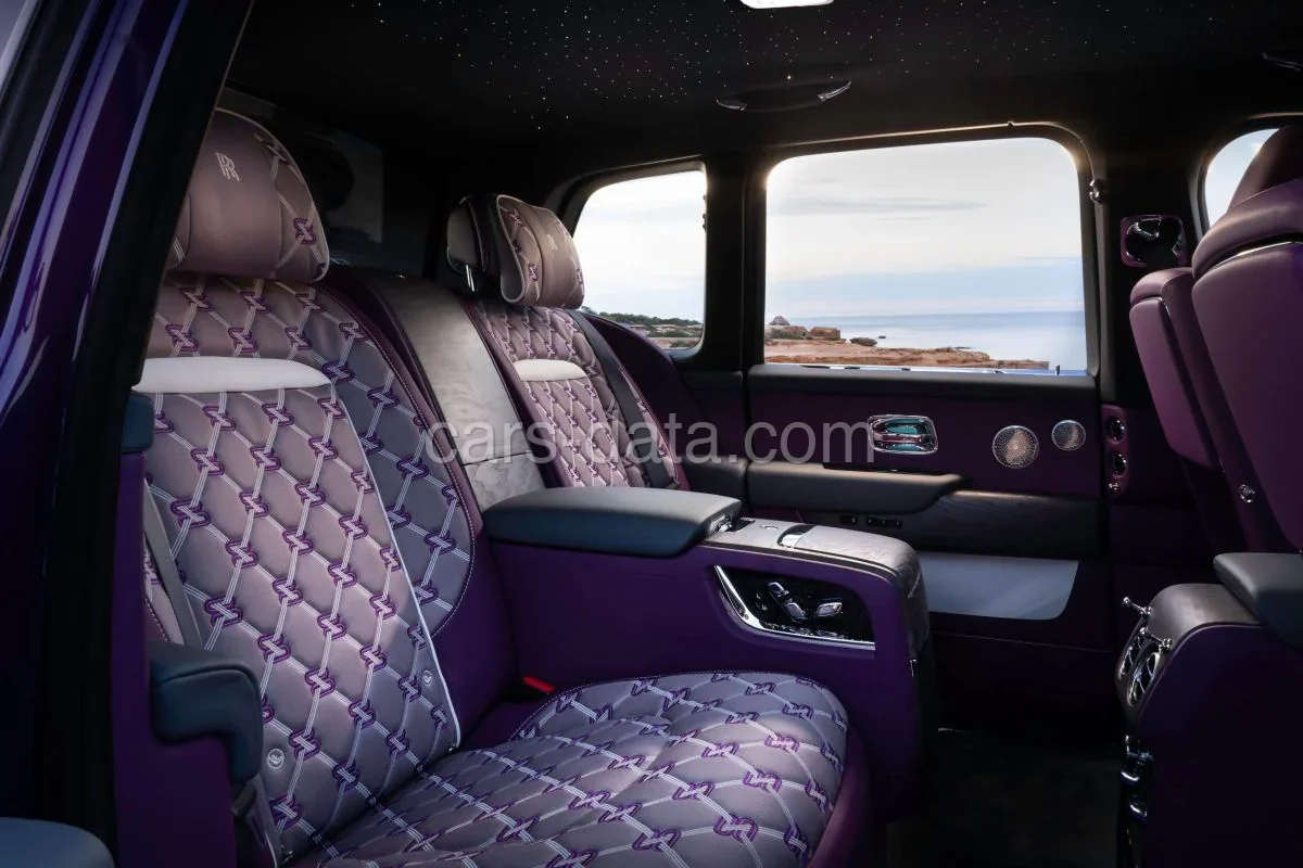 Rolls-Royce Cullinan Cullinan 2025 front view