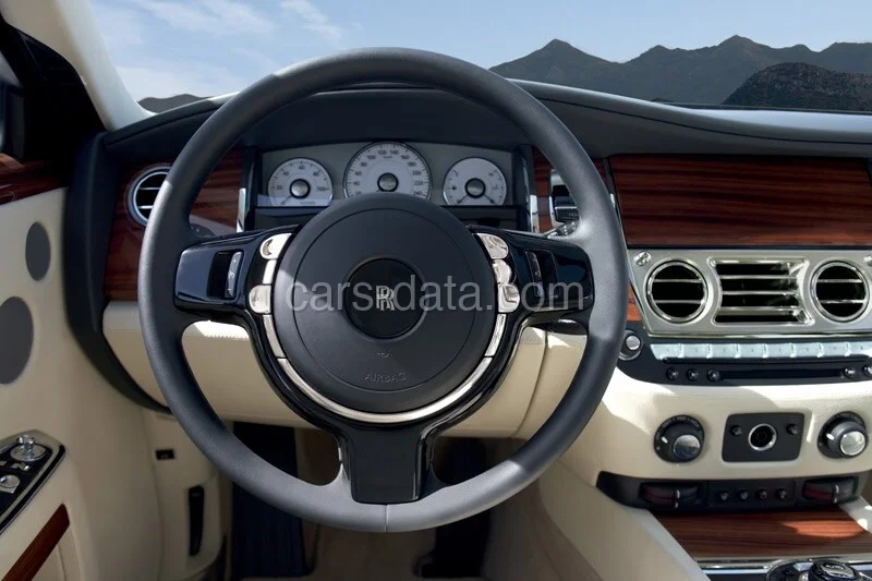 Rolls-Royce Ghost 2010 — exterior 1