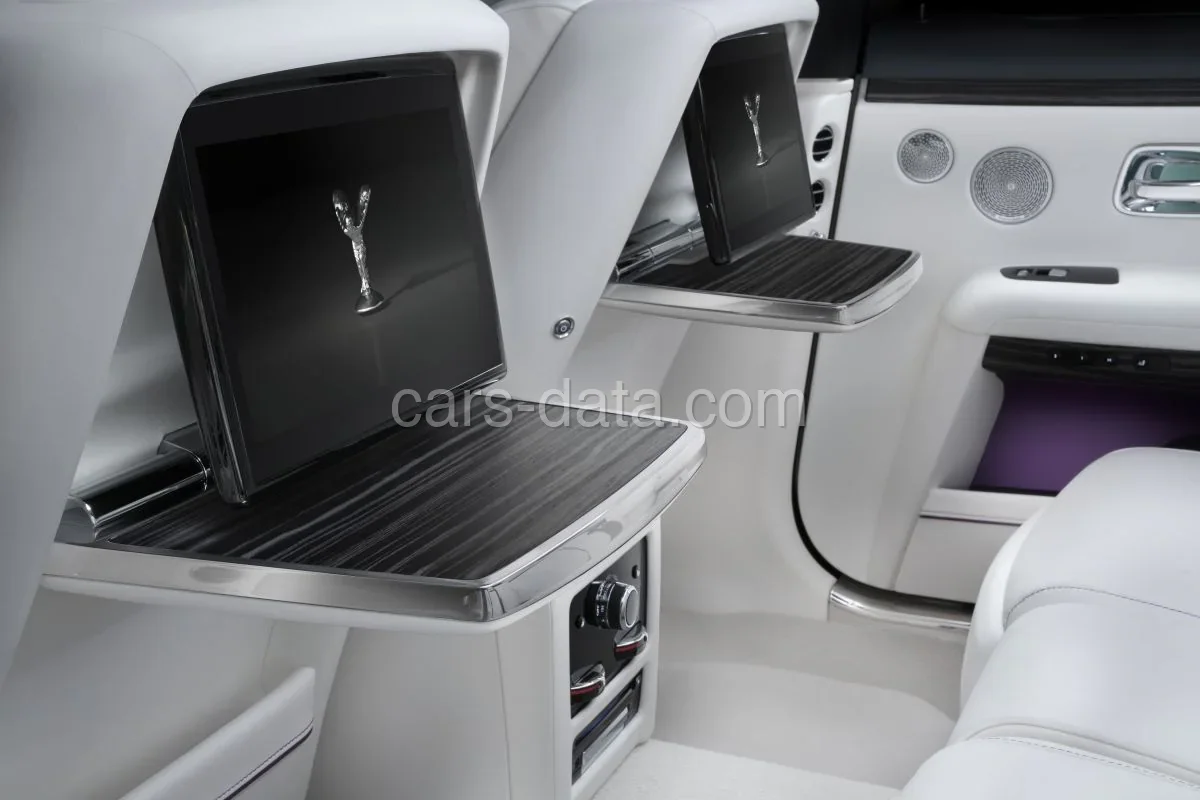 Rolls-Royce Ghost Ghost 2020 front view