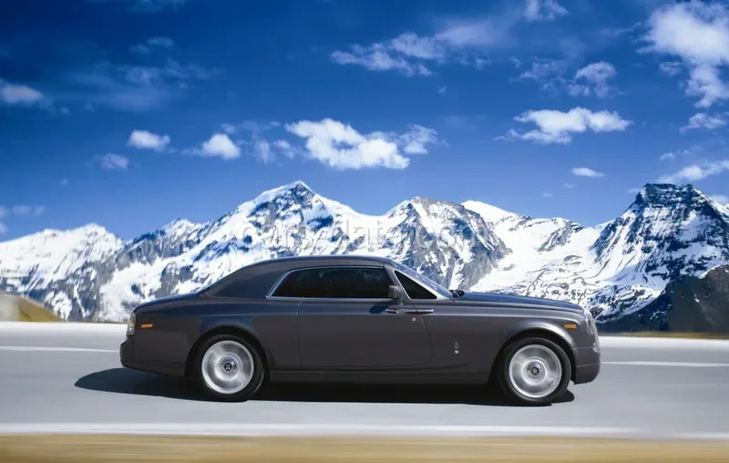 Rolls-Royce Phantom Coupé 2010 front view