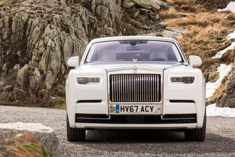 Rolls-Royce Phantom EWB 2019 view 2