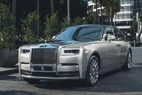 Rolls-Royce Phantom EWB 2019 view 3