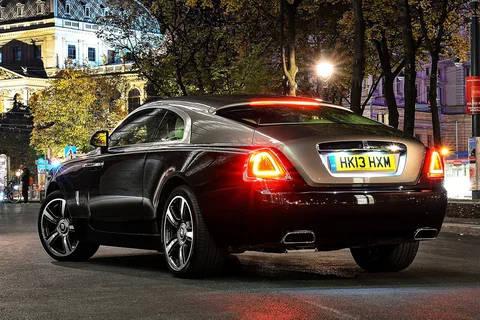 Rolls-Royce Wraith Black Badge 2017 view 6