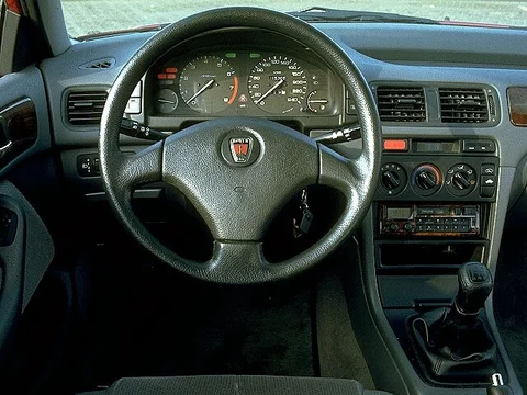 Rover Řada 600 618i 1996 view 4