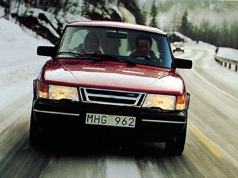 Saab 900 900S 1991 view 2
