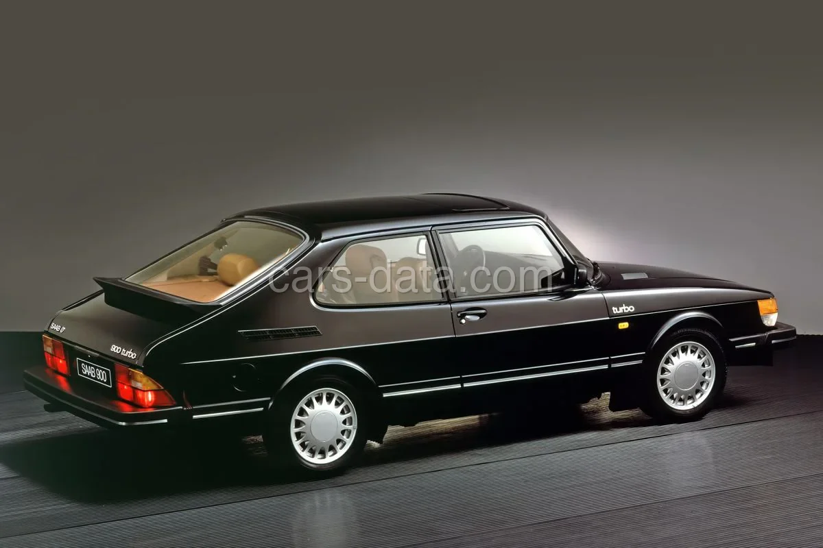 Saab 900 GLI 1981 front view