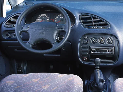 Seat Alhambra 2.0i Luxe 1996 view 3