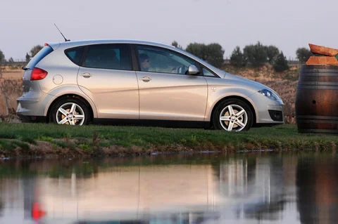 Seat Altea 1.6 TDI E-Ecomotive Reference 2009 view 3
