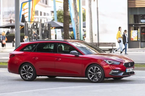 Seat Leon Sportstourer 1.0 TSI 90hp Reference 2020 view 2