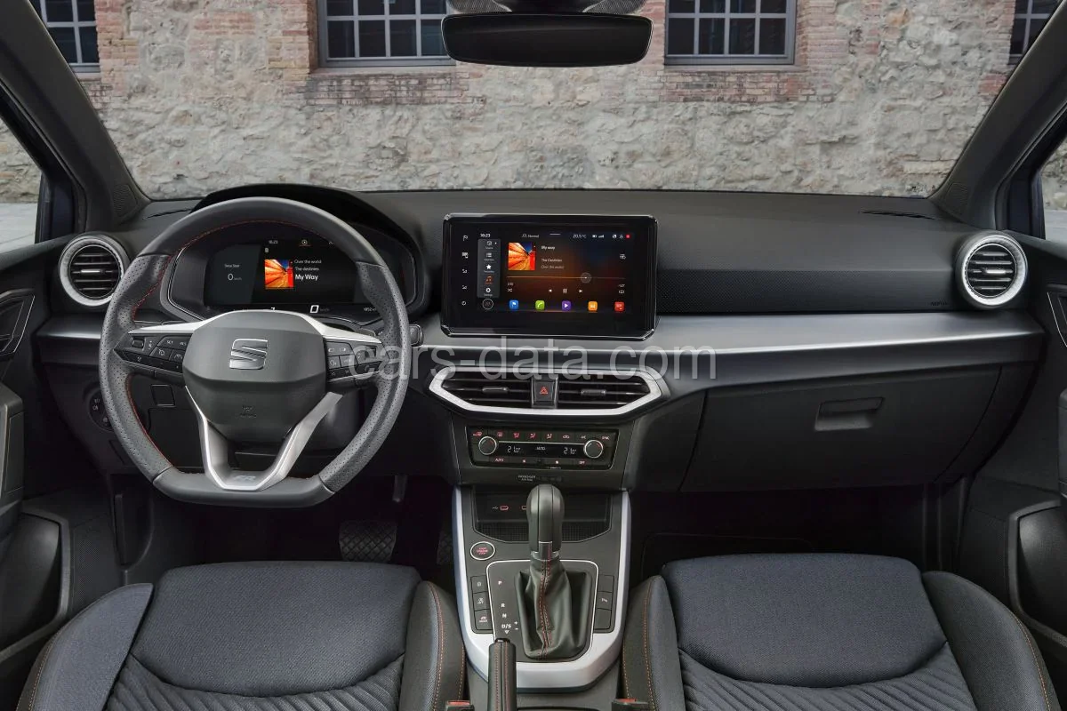 Seat Leon Sportstourer 1.5 TSI e-Hybrid FR First Edition 2024 front view