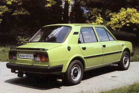 Skoda Σειρά 100 120 LS 1983 view 4