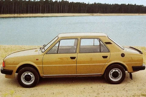 Skoda Σειρά 100 120 LS 1983 view 2