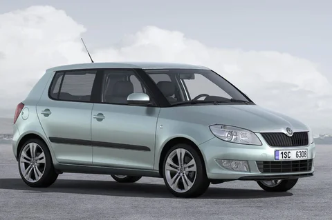 Skoda Fabia 1.2 44kW Active 2011 view 2
