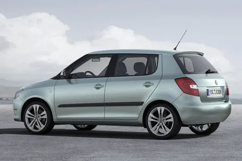 Skoda Fabia 1.2 44kW Active 2011 view 3