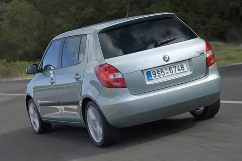 Skoda Fabia 1.2 44kW Active 2011 view 6