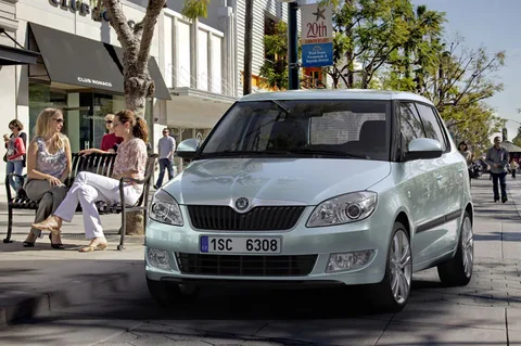 Skoda Fabia 1.2 44kW Active 2011 view 9