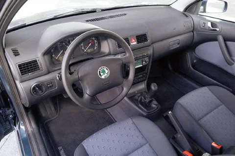 Skoda Octavia 2000 front view