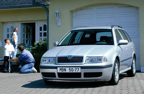 Skoda Octavia Combi 2.0 Elegance 2000 view 3