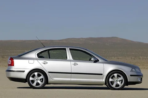 Skoda Octavia 1.6 16V FSI Ambiente 2004 view 2