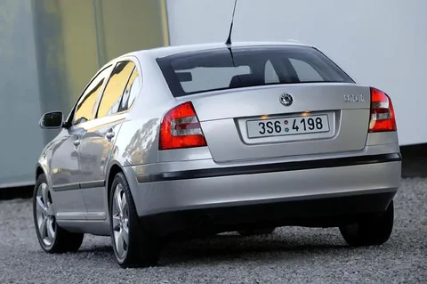 Skoda Octavia 1.6 16V FSI Ambiente 2004 view 4
