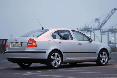 Skoda Octavia 1.6 16V FSI Ambiente 2004 view 8