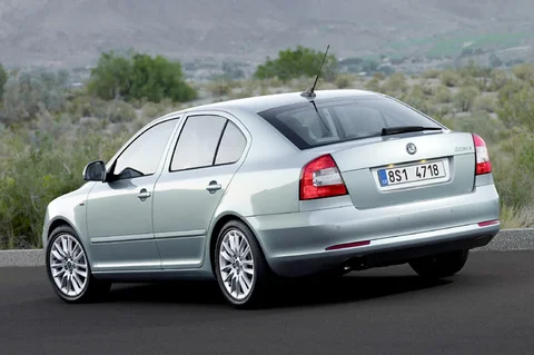 Skoda Octavia 1.4 Active 2011 view 2