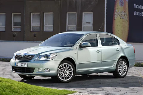 Skoda Octavia 1.4 Active 2011 view 5