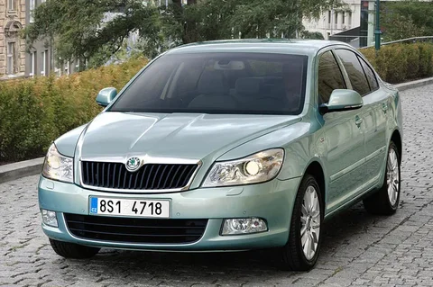 Skoda Octavia 1.4 Active 2011 view 7