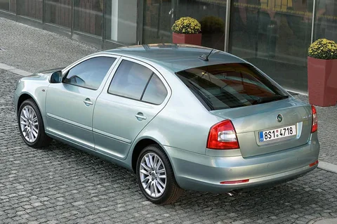 Skoda Octavia 1.4 Active 2011 view 9