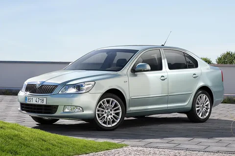 Skoda Octavia 1.4 Active 2011 view 10