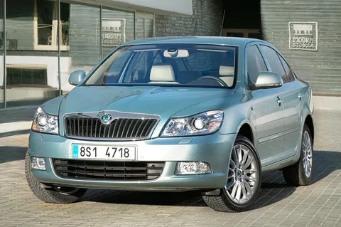 Skoda Octavia 1.4 Active 2011 view 11
