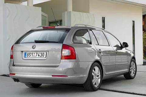 Skoda Octavia Combi 1.2 TSI Active 2011 view 7