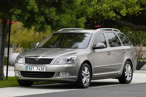 Skoda Octavia Combi 1.2 TSI Active 2011 view 9