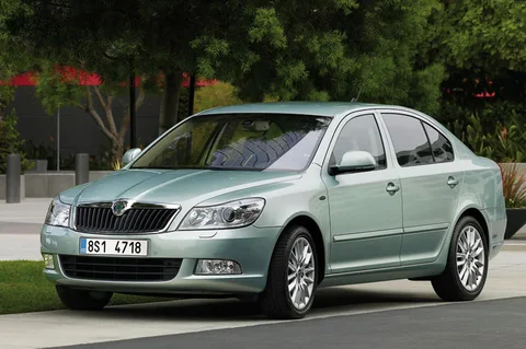 Skoda Octavia 1.4 Active 2011 view 12