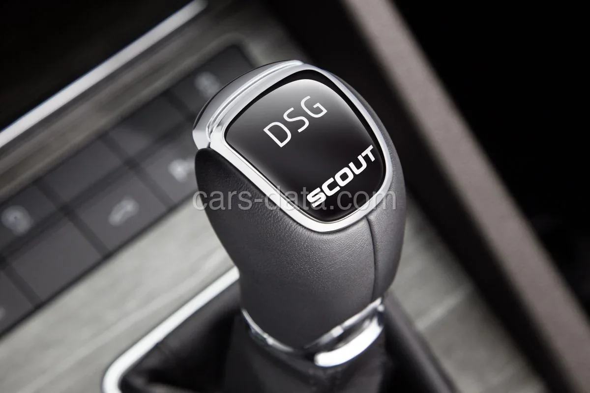 Skoda Octavia Combi 2.0 TDI 4x4 Scout 2014 front view
