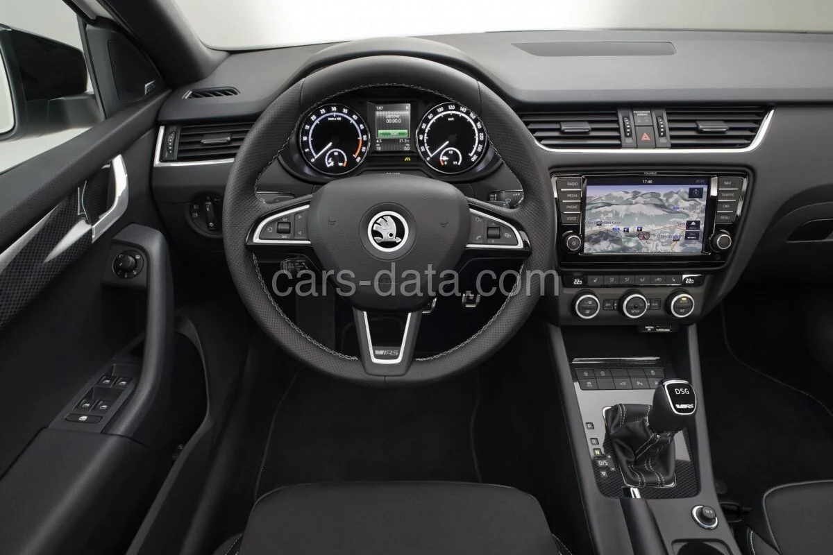 Skoda Octavia Combi 2.0 TSI RS 2013 front view