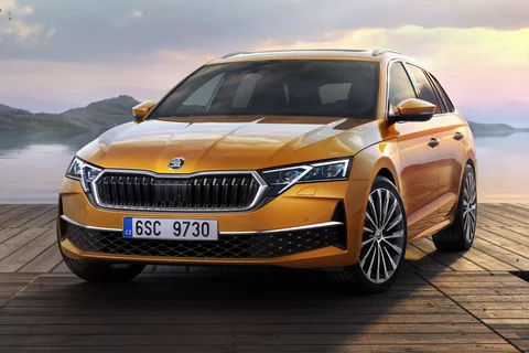 Skoda Octavia Combi 1.5 TSI e-TEC 115hp Selection 2024 view 3