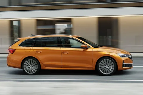 Skoda Octavia Combi 1.5 TSI e-TEC 115hp Selection 2024 view 4