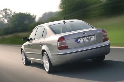 Skoda Superb 2.0 Comfort 2006 view 2