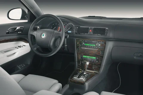 Skoda Superb 2.0 Comfort 2006 view 3